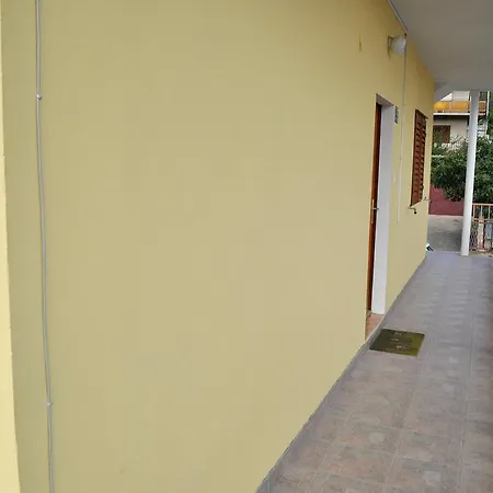 Porreni Daire *