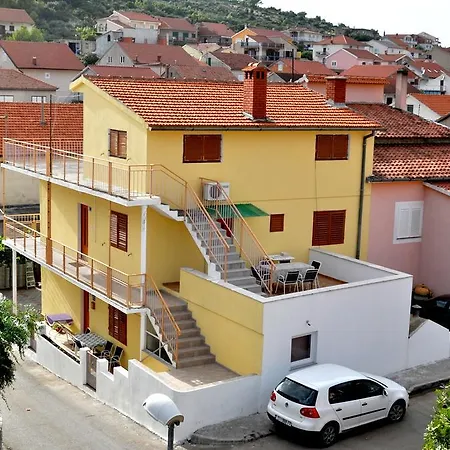 Porreni Daire *